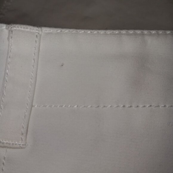 NORDSTROM SIGNATURE WHITE ON WHITE SHORTS - Picture 9 of 9